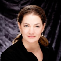 Testimonial portrait of Becky Olsen